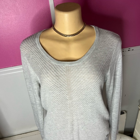 Light Gray Sweater with Layered Hem - Picture 2 of 6